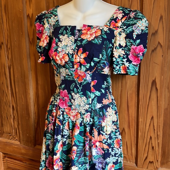 Vintage tropical floral fit n flare midi dress with padded shoulders - Picture 3 of 13